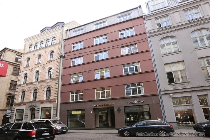 Vaļņu iela 5 1