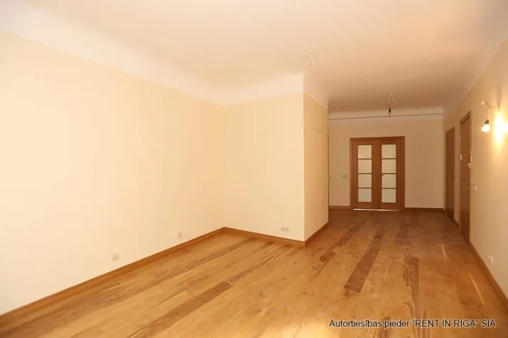 Vaļņu iela 5 5