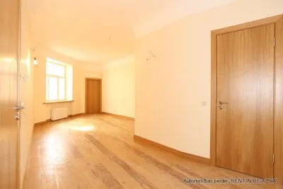 Izīrē biroju, Vaļņu iela 5, Rīga, Labais krasts, Vecrīga / 1 080 € 2