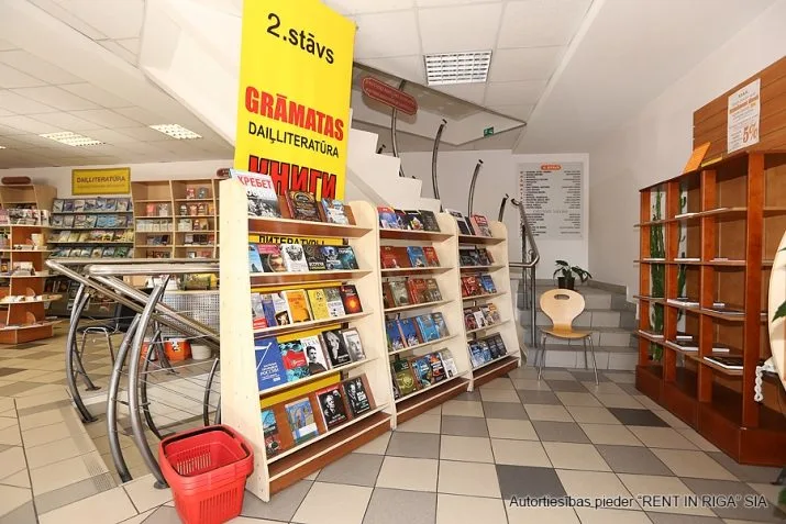 Izīrē tirdzniecības telpas, Jēzusbaznīcas iela 7a, Rīga, Labais krasts, Centrs / 15 000 € 19