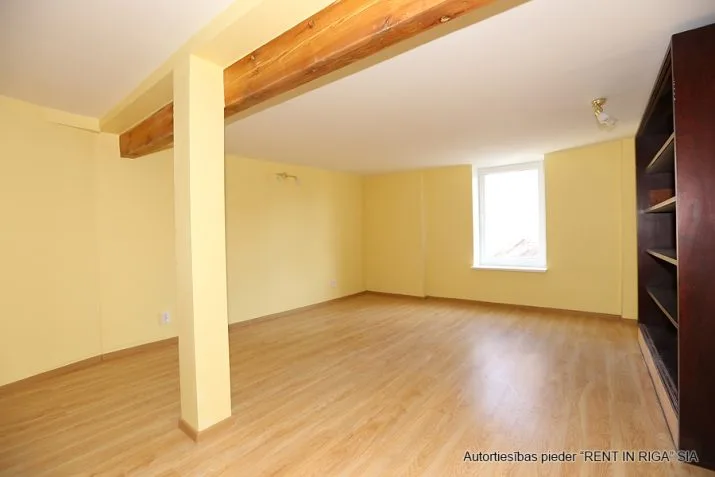 Izīrē tirdzniecības telpas, Jēzusbaznīcas iela 7a, Rīga, Labais krasts, Centrs / 15 000 € 33