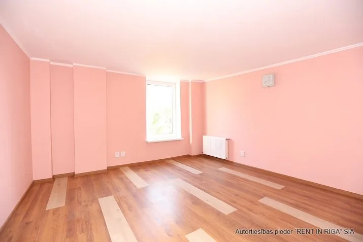 Izīrē tirdzniecības telpas, Jēzusbaznīcas iela 7a, Rīga, Labais krasts, Centrs / 15 000 € 35
