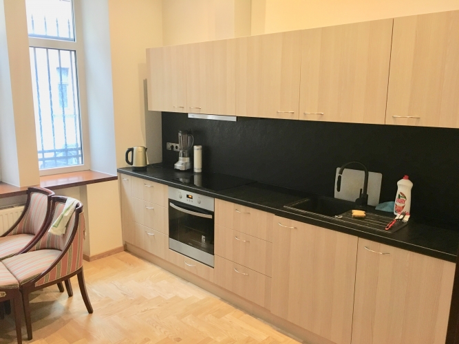 Pārdod dzīvokli, Blaumaņa iela 21, Rīga, Labais krasts, Centrs / 140 000 € 2