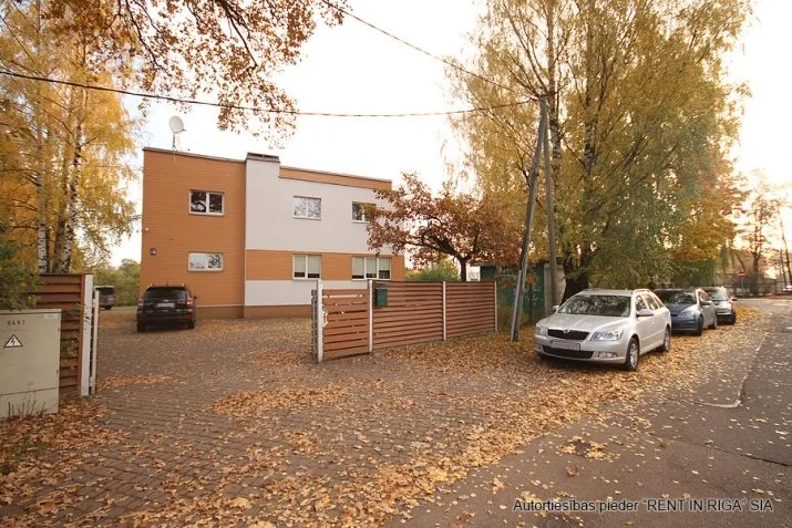 Pleskodāles iela 1 a 3