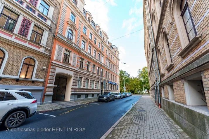 Izīrē dzīvokli, Raiņa bulvāris 21, Rīga, Labais krasts, Centrs / 1 400 € 30