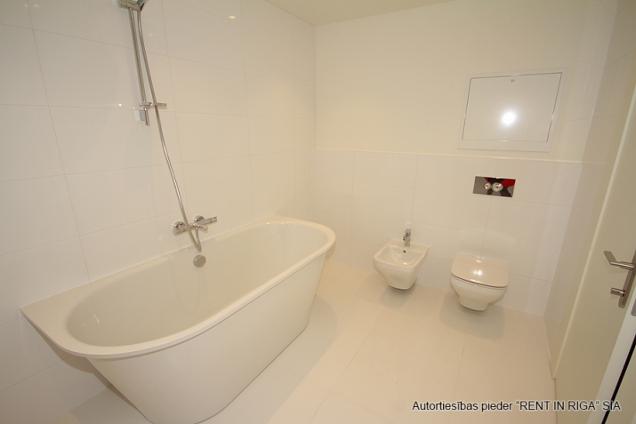 Pārdod dzīvokli, Dzirnavu iela 36, Rīga, Labais krasts, Centrs / 452 325 € 15