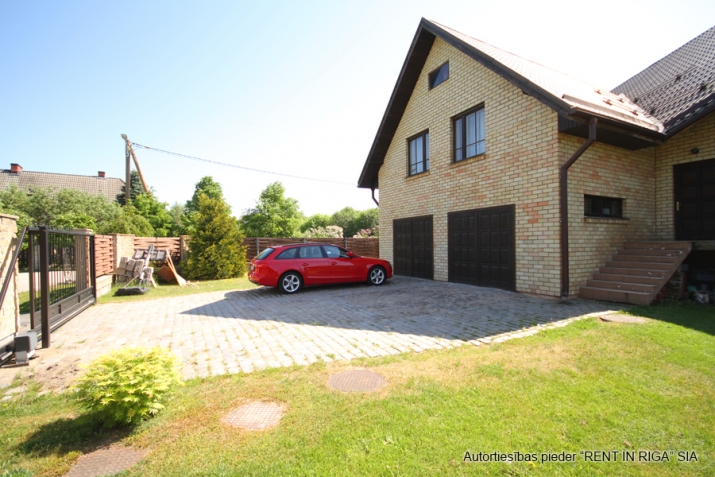 Rožu iela 8 5
