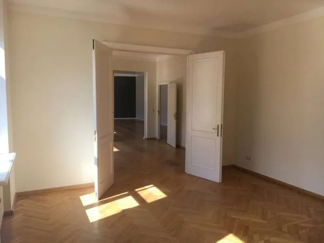 Izīrē tirdzniecības telpas, Tērbatas iela 9/11, Rīga, Labais krasts, Centrs / 840 € 13