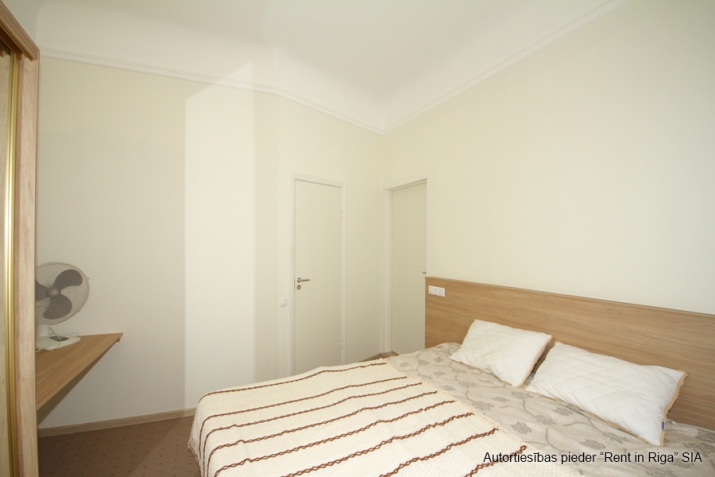 Izīrē dzīvokli, Lāčplēša iela 18, Rīga, Labais krasts, Centrs / 450 € 7