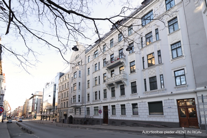 Izīrē dzīvokli, Lāčplēša iela 18, Rīga, Labais krasts, Centrs / 450 € 12