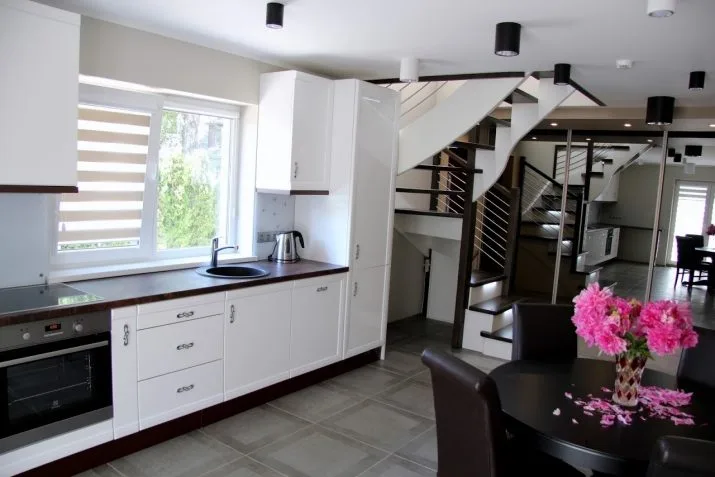 Izīrē māju, Uzvaras iela 12, Jūrmala, Kauguri / 1 300 € 6