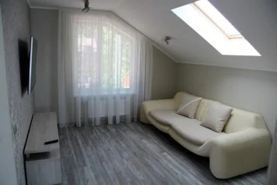 Izīrē māju, Uzvaras iela 12, Jūrmala, Kauguri / 1 300 € 9