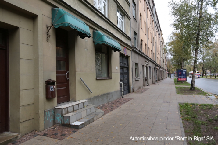 Izīrē tirdzniecības telpas, Krišjāņa Valdemāra iela 97, Rīga, Labais krasts, Centrs / 350 € 14