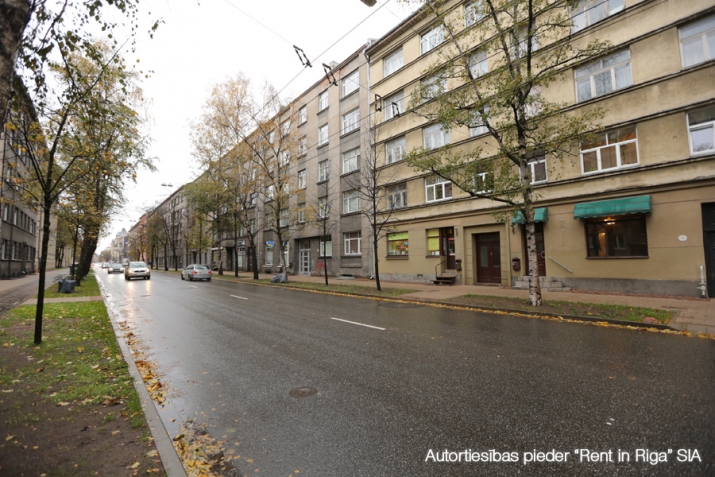 Izīrē tirdzniecības telpas, Krišjāņa Valdemāra iela 97, Rīga, Labais krasts, Centrs / 350 € 15