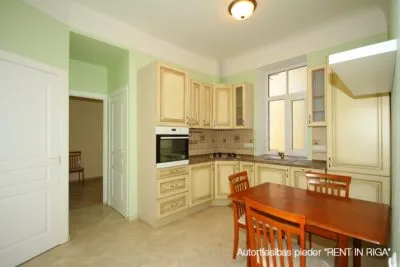 Izīrē dzīvokli, Dzirnavu iela 31, Rīga, Labais krasts, Centrs / 550 € 1