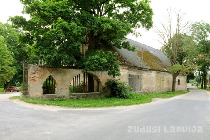 Lestenes muiža iela 1 4