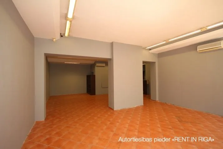 Izīrē tirdzniecības telpas, Čaka iela 39, Rīga, Labais krasts, Centrs / 850 € 4