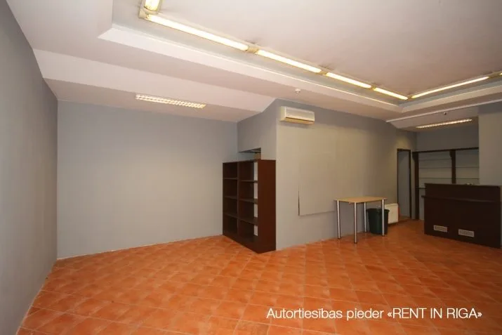 Izīrē tirdzniecības telpas, Čaka iela 39, Rīga, Labais krasts, Centrs / 850 € 5
