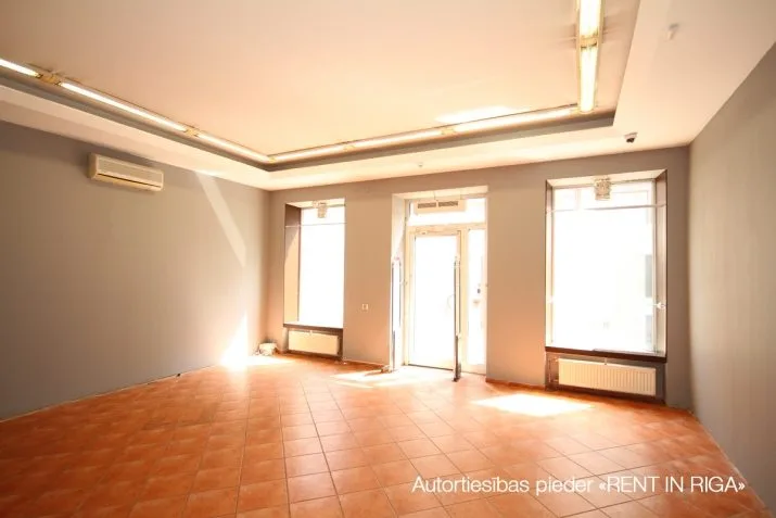 Izīrē tirdzniecības telpas, Čaka iela 39, Rīga, Labais krasts, Centrs / 850 € 11