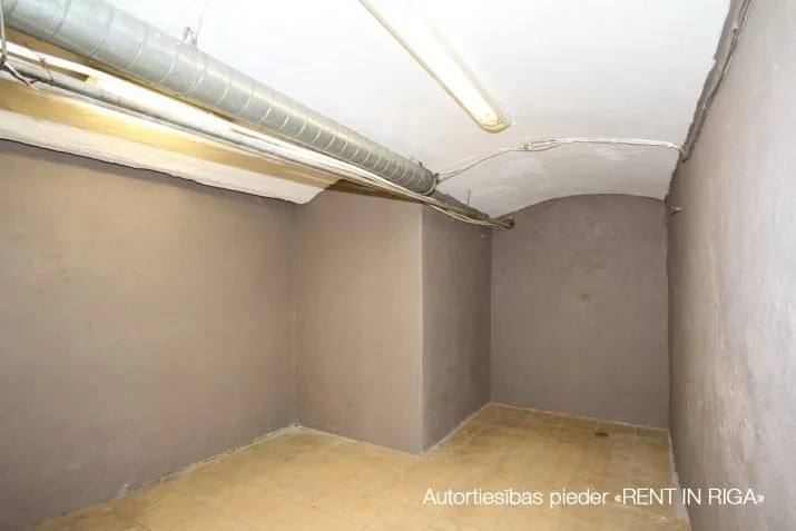 Izīrē tirdzniecības telpas, Čaka iela 39, Rīga, Labais krasts, Centrs / 850 € 8