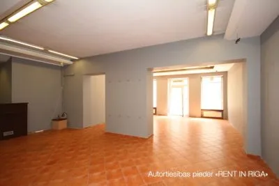 Izīrē tirdzniecības telpas, Čaka iela 39, Rīga, Labais krasts, Centrs / 850 € 3
