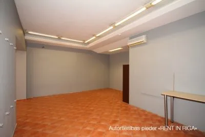 Izīrē tirdzniecības telpas, Čaka iela 39, Rīga, Labais krasts, Centrs / 850 € 12
