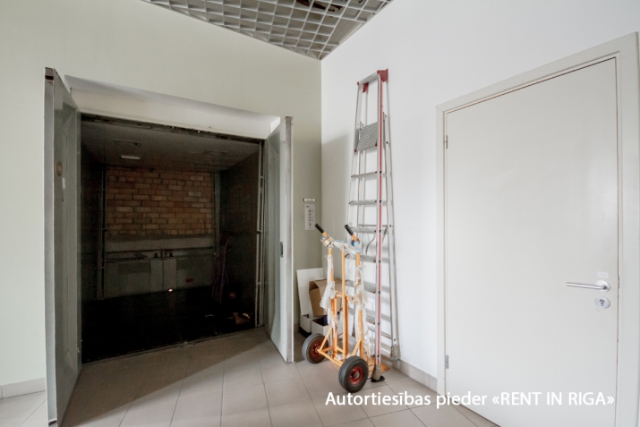 Izīrē tirdzniecības telpas, Krasta iela 89, Rīga, Labais krasts, Krasta masīvs / 6 000 € 6