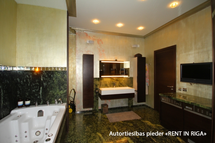 Izīrē dzīvokli, Brīvības bulvāris 19, Rīga, Labais krasts, Centrs / 1 600 € 15
