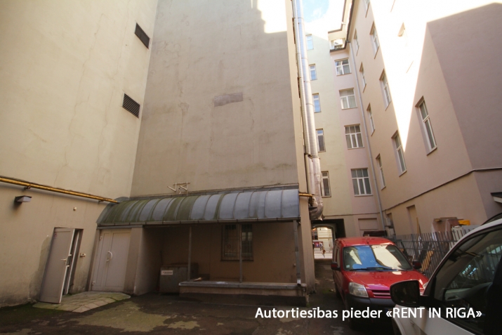 Izīrē tirdzniecības telpas, Barona iela 2, Rīga, Labais krasts, Centrs / 4 395 € 27