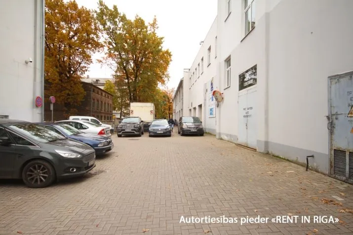 Izīrē tirdzniecības telpas, Brīvības iela 224, Rīga, Labais krasts, Teika / 2 425 € 11