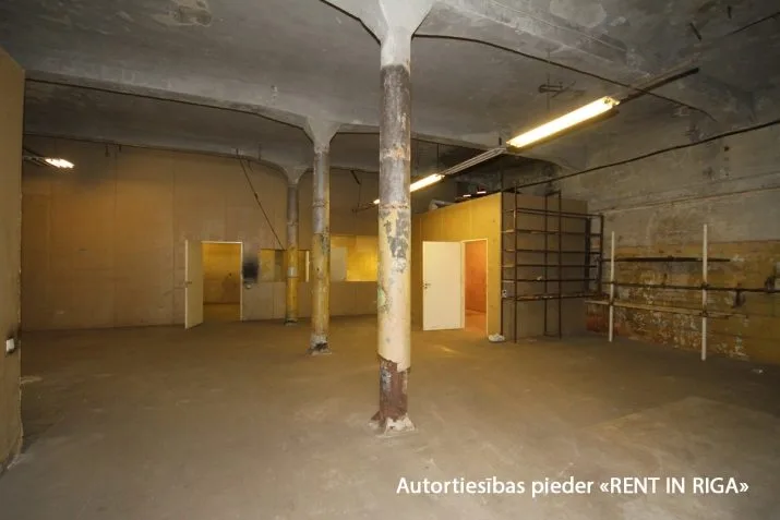Izīrē tirdzniecības telpas, Brīvības iela 224, Rīga, Labais krasts, Teika / 2 425 € 14