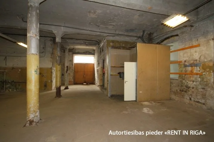 Izīrē tirdzniecības telpas, Brīvības iela 224, Rīga, Labais krasts, Teika / 2 425 € 12