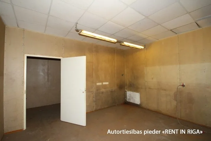 Izīrē tirdzniecības telpas, Brīvības iela 224, Rīga, Labais krasts, Teika / 2 425 € 18