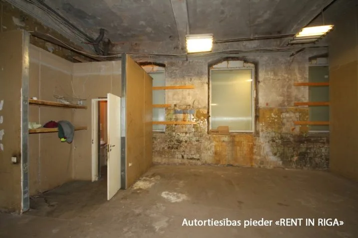Izīrē tirdzniecības telpas, Brīvības iela 224, Rīga, Labais krasts, Teika / 2 425 € 15
