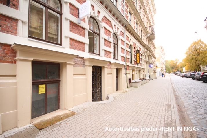 Pārdod tirdzniecības telpas, Alfrēda Kalniņa iela 1, Rīga, Labais krasts, Centrs / 150 000 € 2