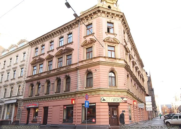 Baznīcas iela 9 1