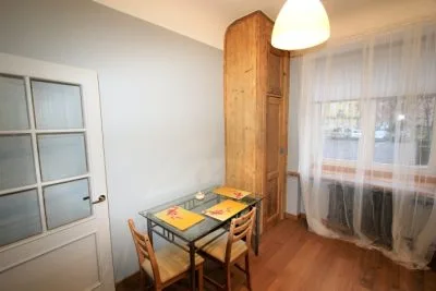Izīrē dzīvokli, Valdemāra iela 106, Rīga, Labais krasts, Centrs / 500 € 2