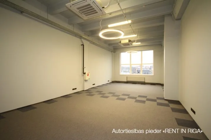 Mazā krasta iela 83 6