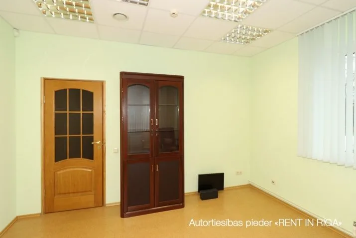 Izīrē tirdzniecības telpas, Artilērijas iela 40, Rīga, Labais krasts, Centrs / 672 € 14
