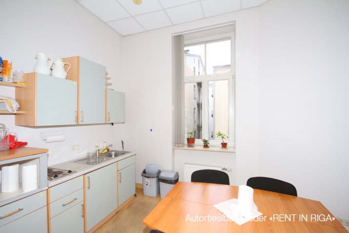 Izīrē biroju, Aspāzijas bulvāris iela 24, Rīga, Labais krasts, Vecrīga / 2 542 € 14