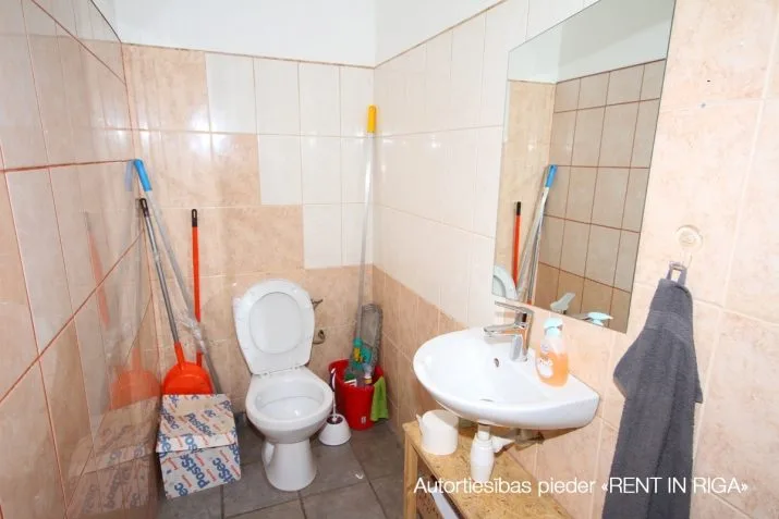 commercial premises For Rent, Pētersalas street 1b, Rīga, Labais krasts, Centrs / 2 332 € 12