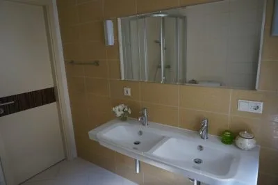 Izīrē māju, Vidus prospekts iela 64, Jūrmala, Bulduri / 2 500 € 9