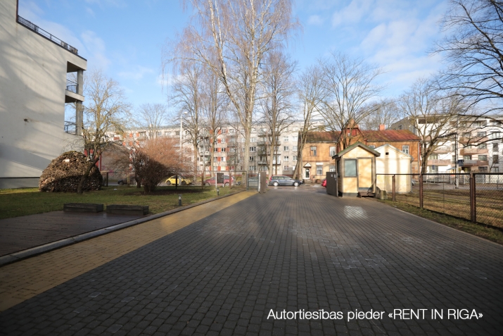 Izīrē noliktavu, Kalnciema iela 104, Rīga, Kreisais krasts, Āgenskalns 10