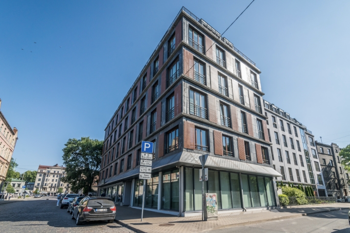 Emīla Melngaiļa iela 2 1