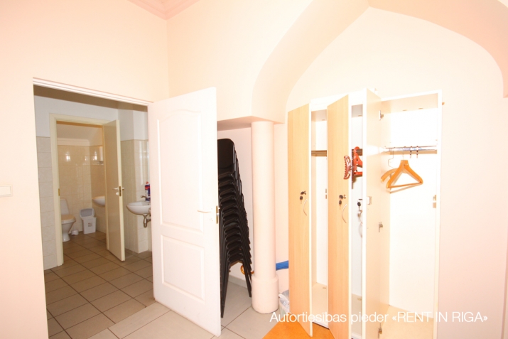 Izīrē tirdzniecības telpas, Pētersalas iela 1b, Rīga, Labais krasts, Centrs / 816 € 8