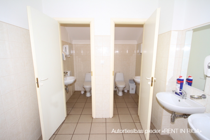 Izīrē tirdzniecības telpas, Pētersalas iela 1b, Rīga, Labais krasts, Centrs / 816 € 9