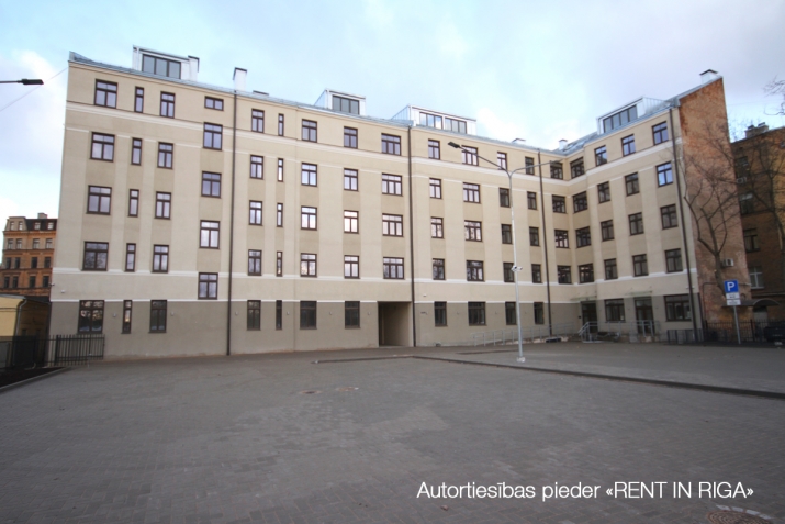E.Birznieka Upīša iela 10 8