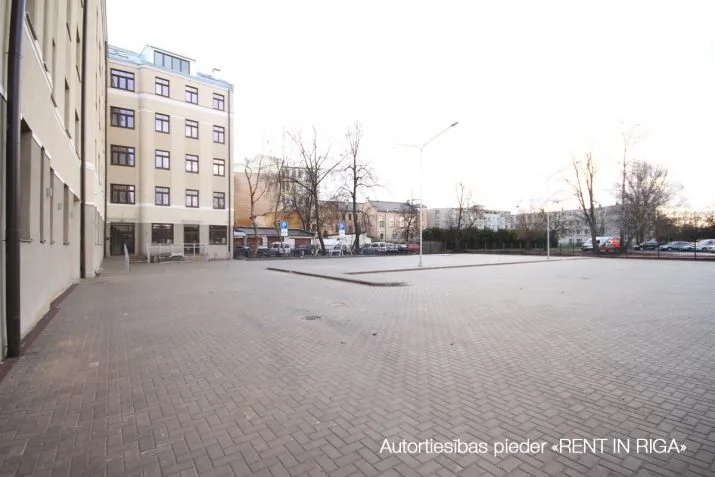 E.Birznieka Upīša iela 10 13