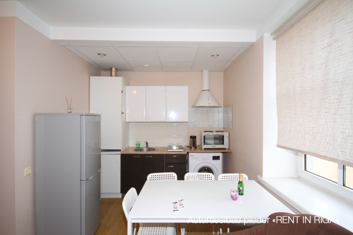 Izīrē dzīvokli, Barona iela 108, Rīga, Labais krasts, Centrs / 300 € 2