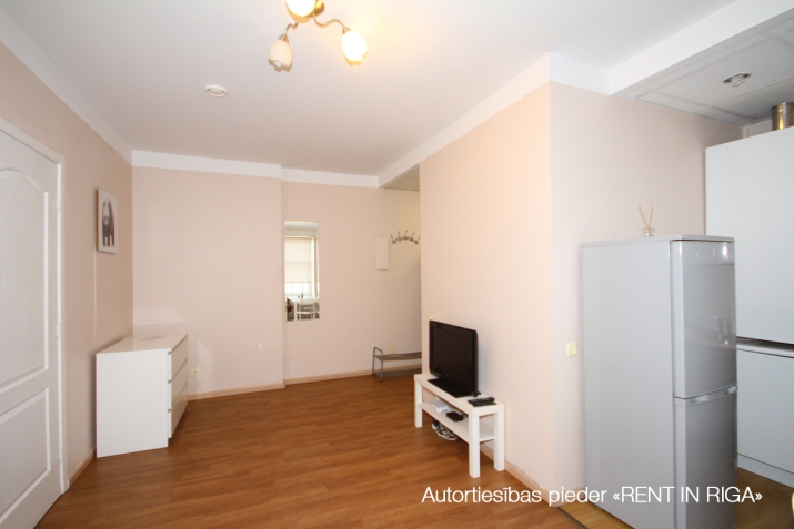 Izīrē dzīvokli, Barona iela 108, Rīga, Labais krasts, Centrs / 300 € 6